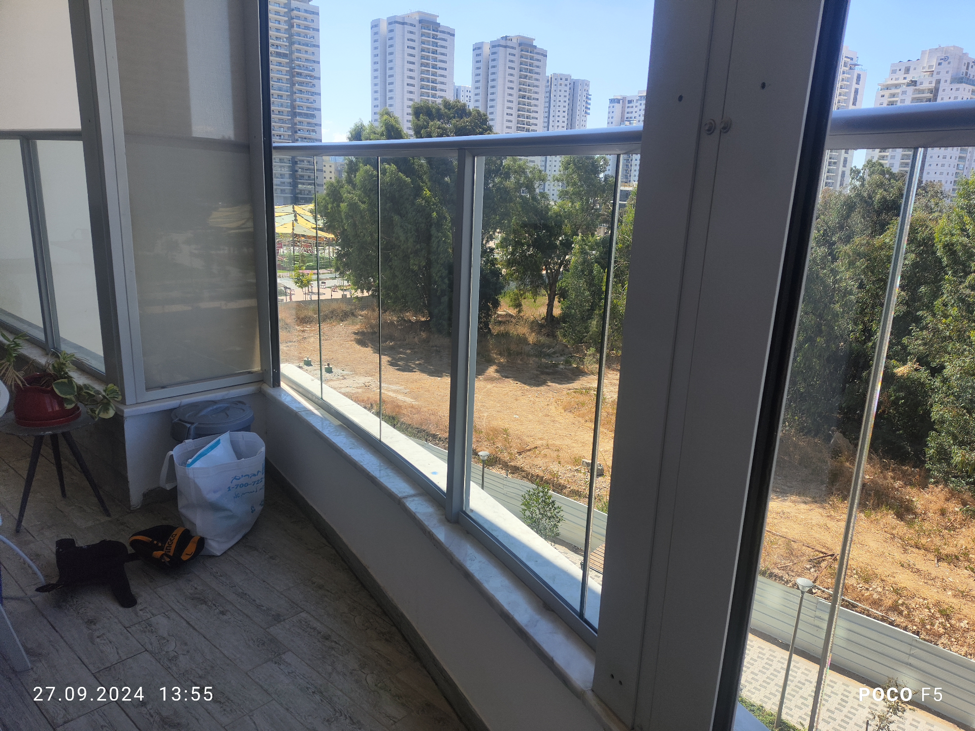 מרפסת זכוכית - אחרי